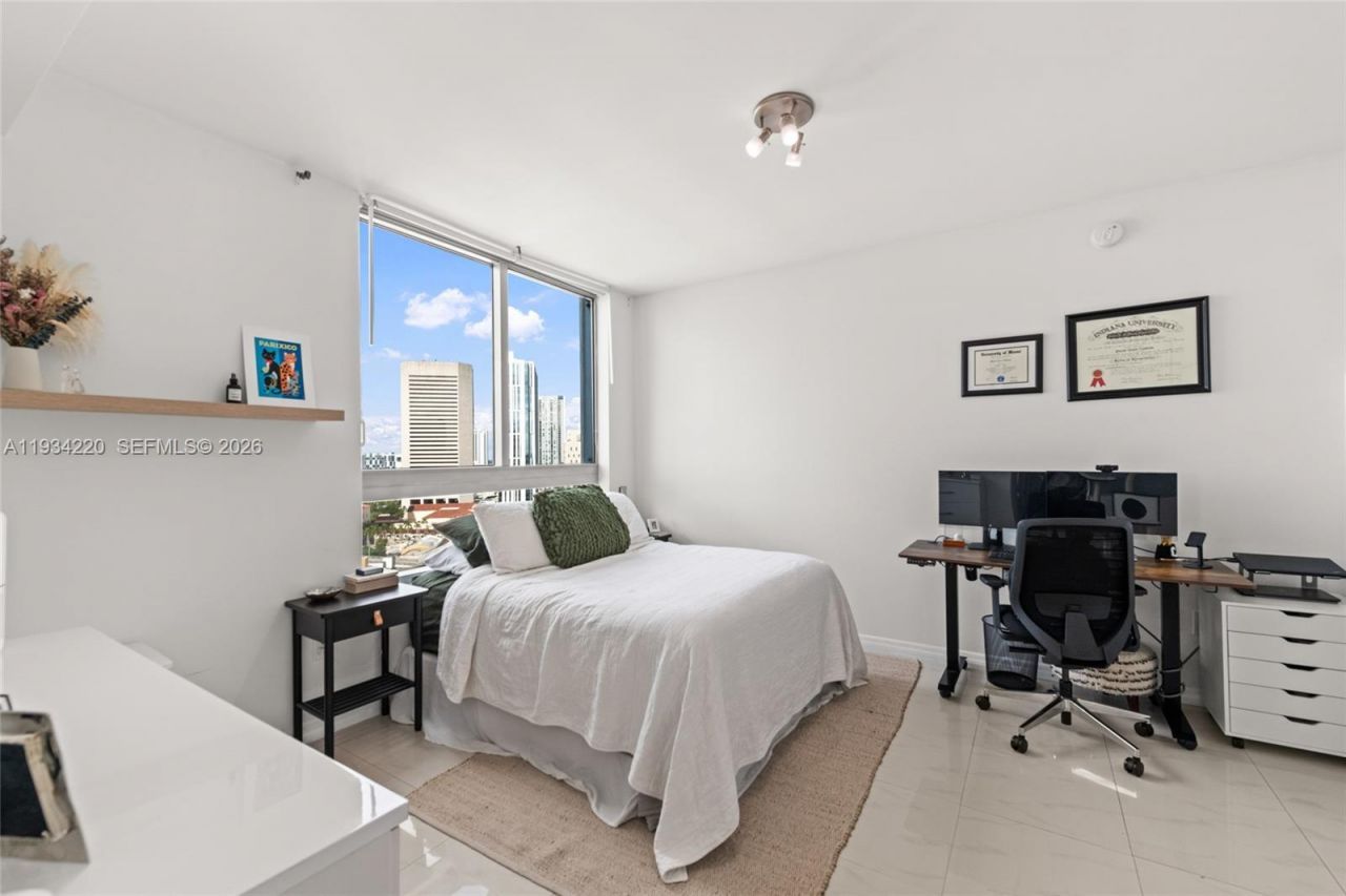 90 SW 3rd St, Unit 2109, Miami, FL 33130 Photo