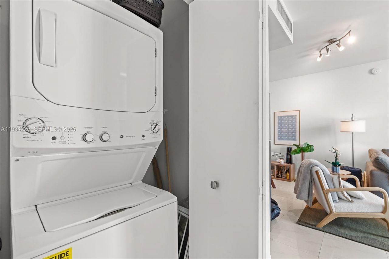 90 SW 3rd St, Unit 2109, Miami, FL 33130 Photo