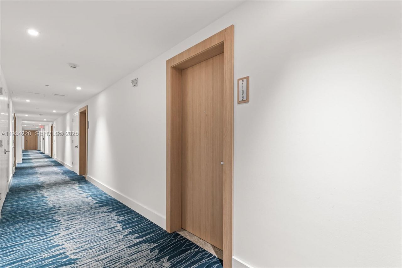 90 SW 3rd St, Unit 2109, Miami, FL 33130 Photo