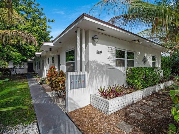 859 NE 90th St , Miami, FL 33138