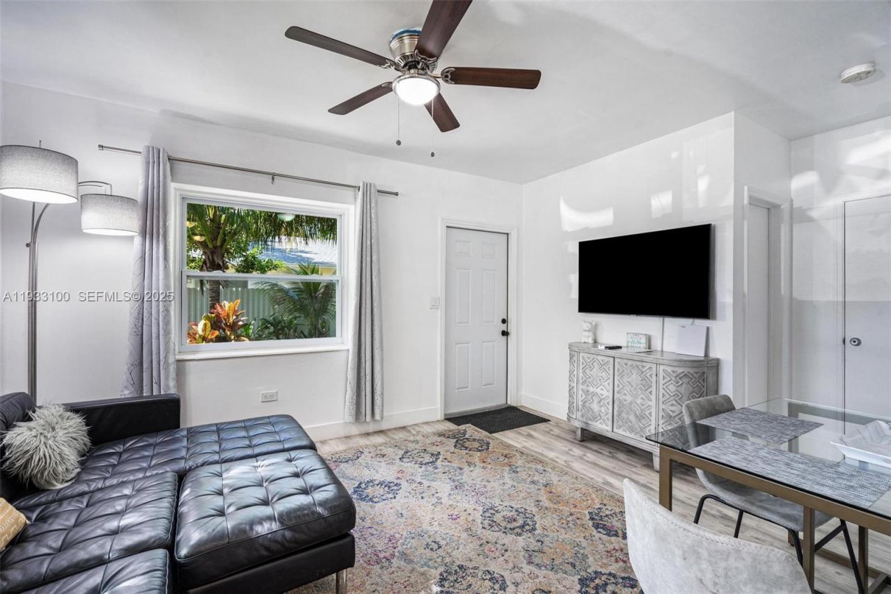 859 NE 90th St , Miami, FL 33138 Photo