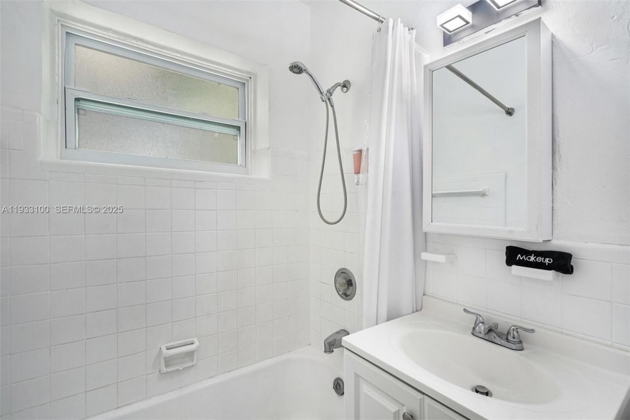 859 NE 90th St , Miami, FL 33138 Photo