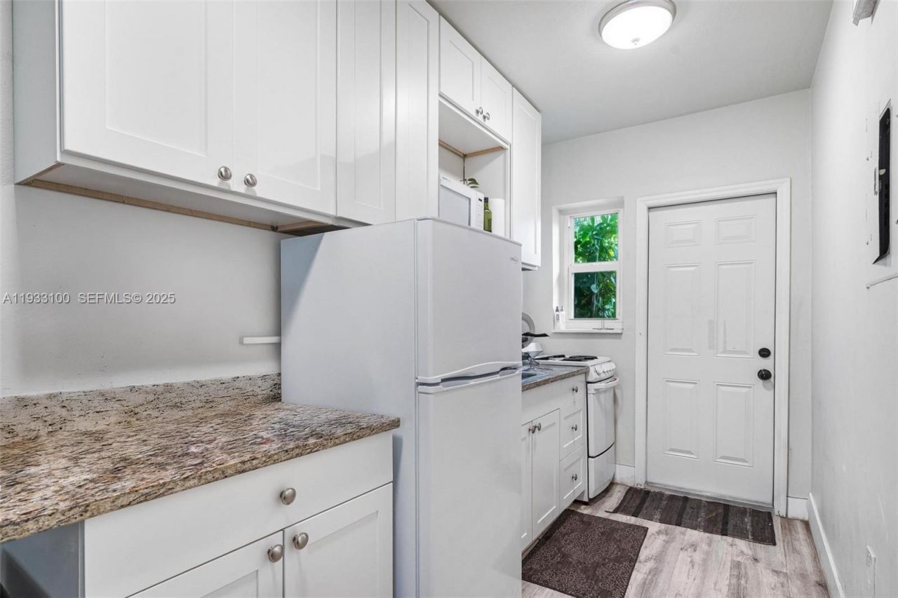 859 NE 90th St , Miami, FL 33138 Photo