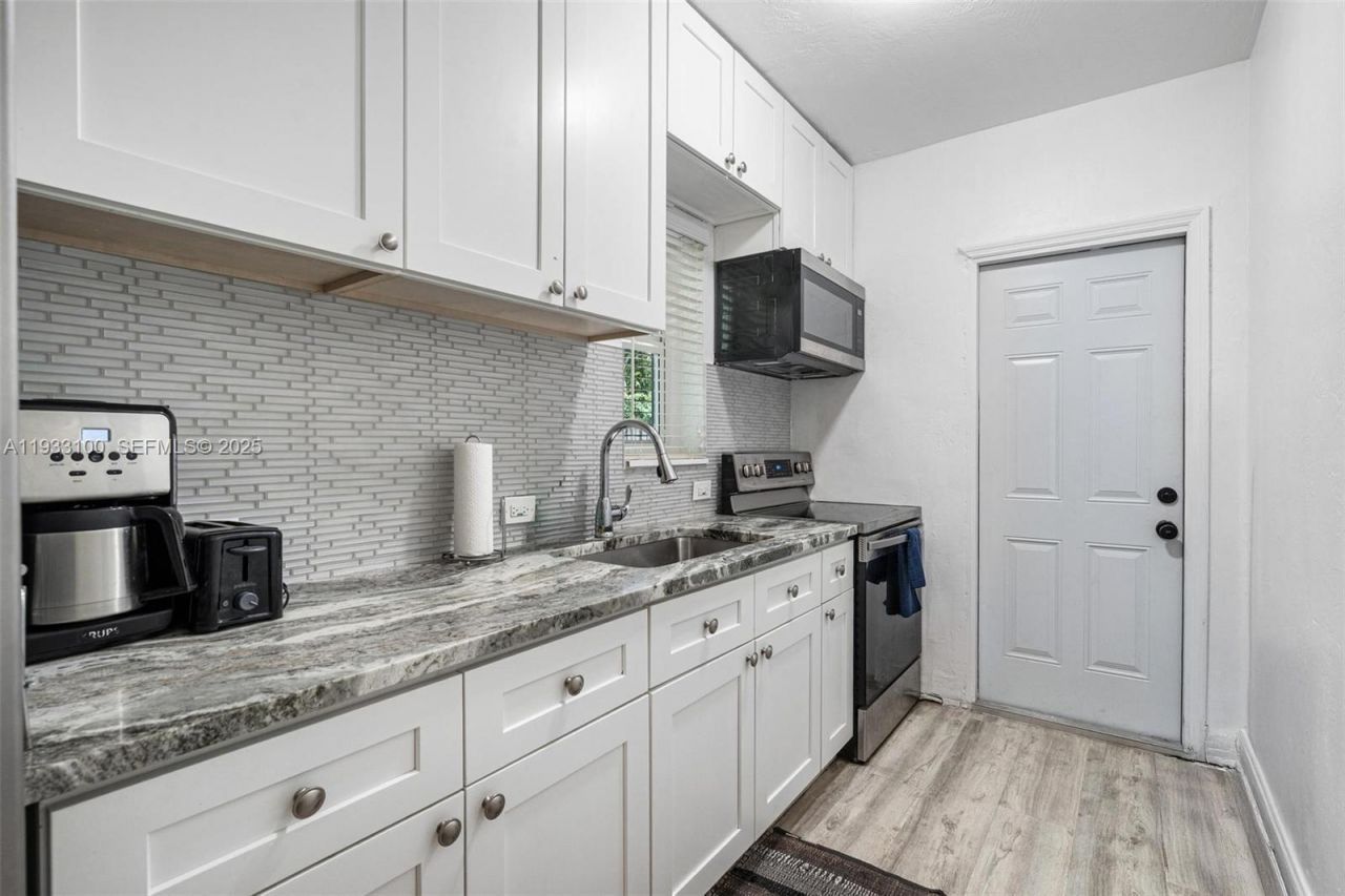 859 NE 90th St , Miami, FL 33138 Photo