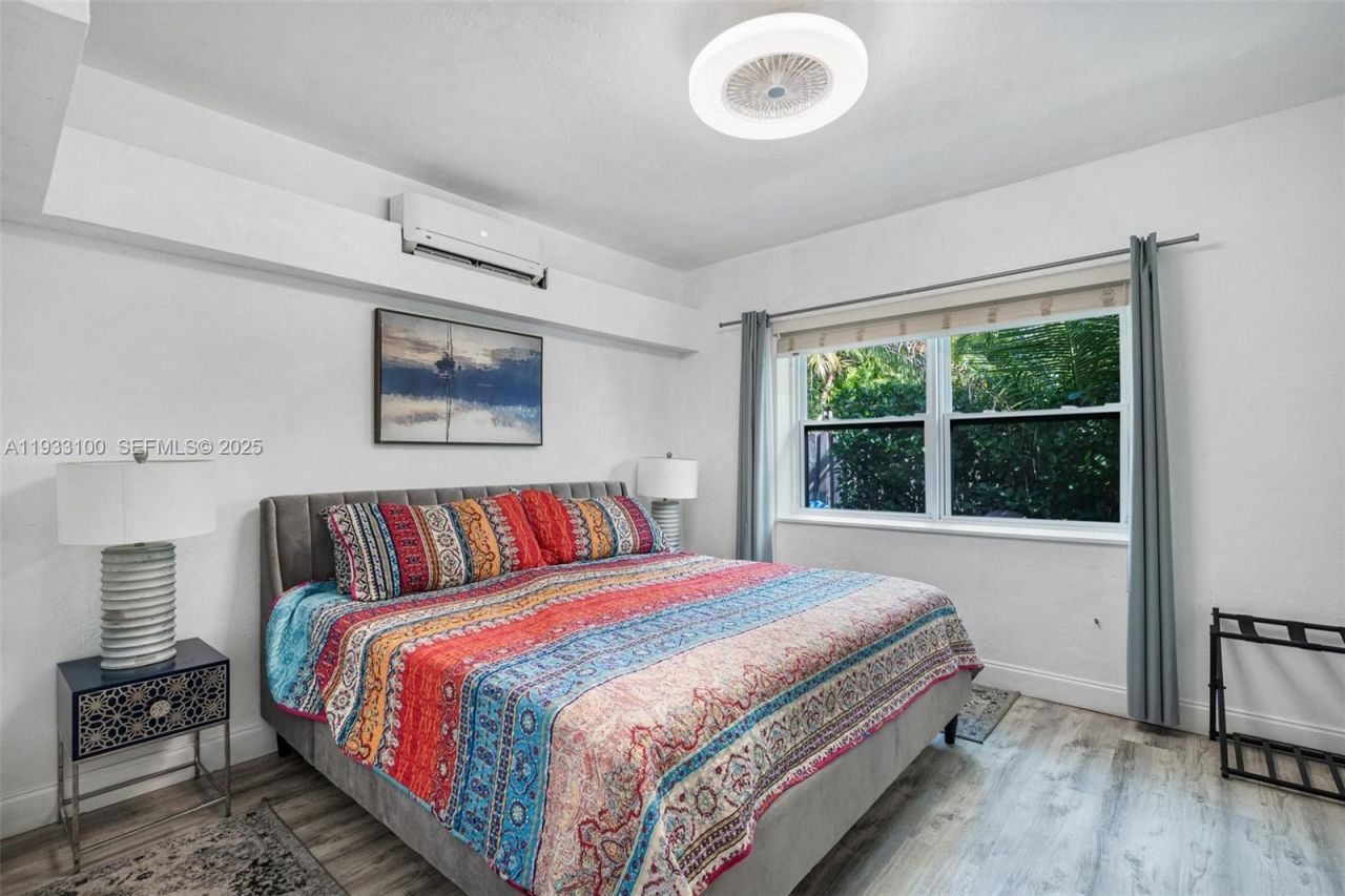 859 NE 90th St , Miami, FL 33138 Photo