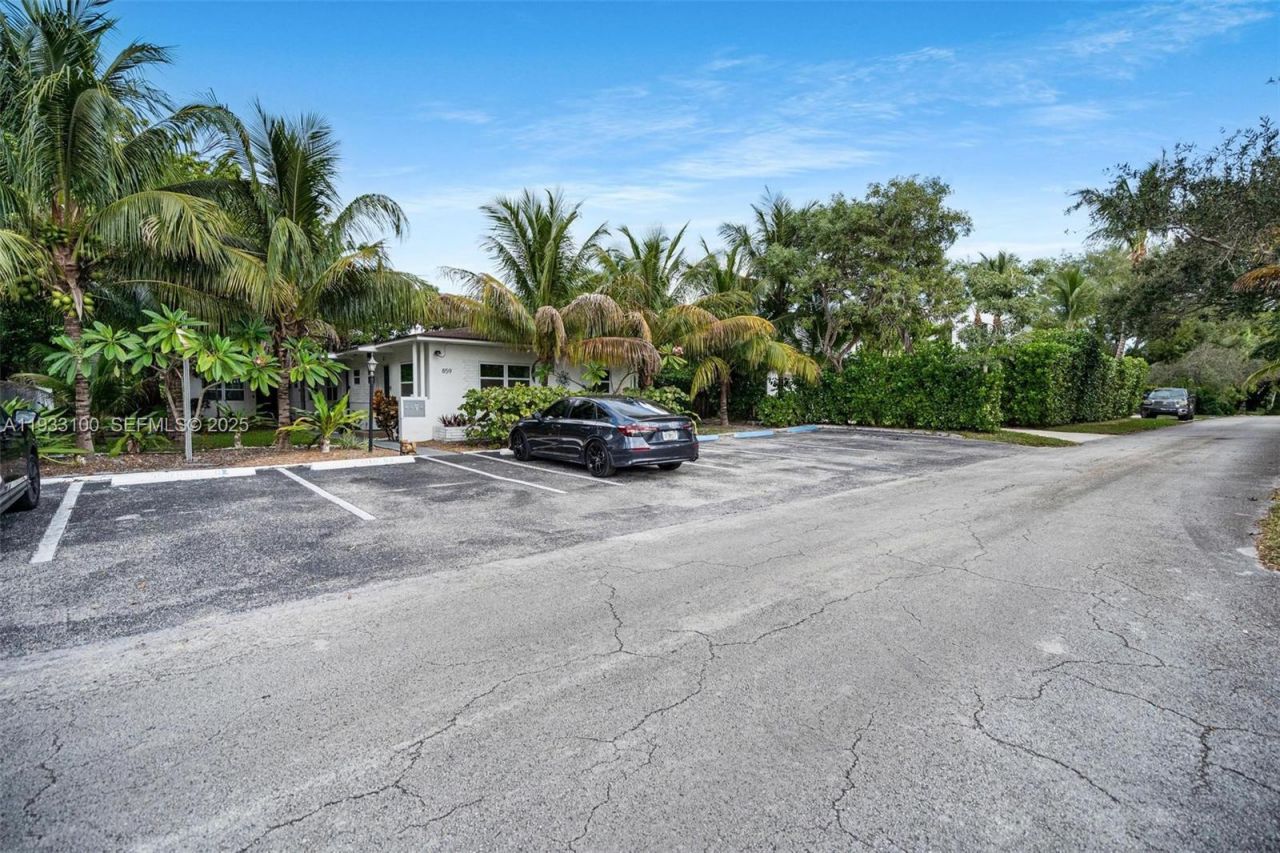 859 NE 90th St , Miami, FL 33138 Photo