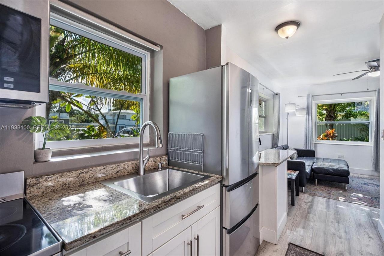 859 NE 90th St , Miami, FL 33138 Photo