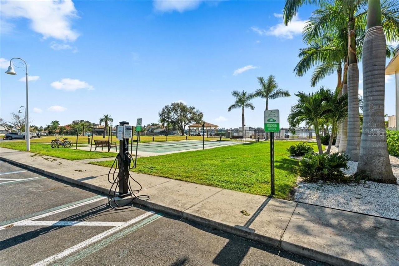 4900 Brittany Drive S, Unit 805, Saint Petersburg, FL 33715 Photo