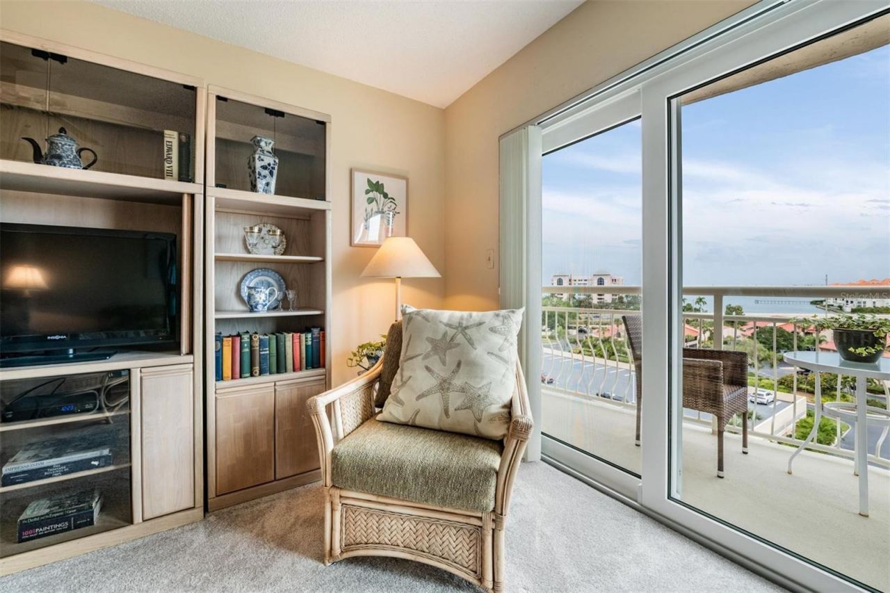 4900 Brittany Drive S, Unit 805, Saint Petersburg, FL 33715 Photo