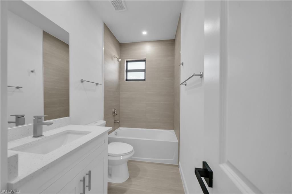 1924 NE 33rd Ln, Cape Coral, FL 33909 Photo