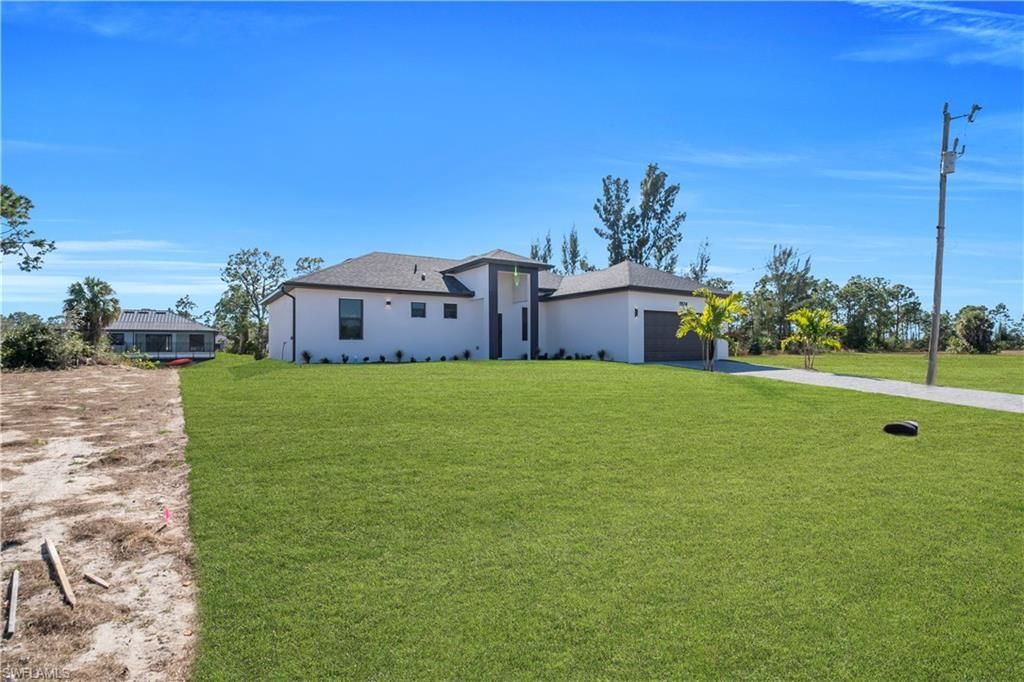 1924 NE 33rd Ln, Cape Coral, FL 33909 Photo