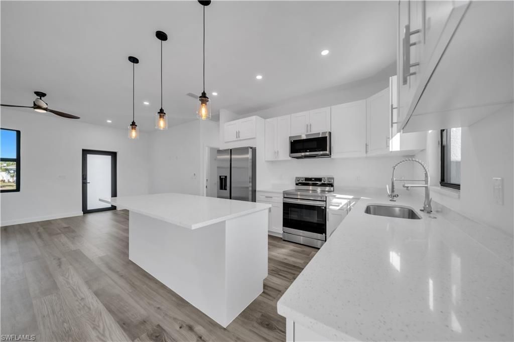 1924 NE 33rd Ln, Cape Coral, FL 33909 Photo