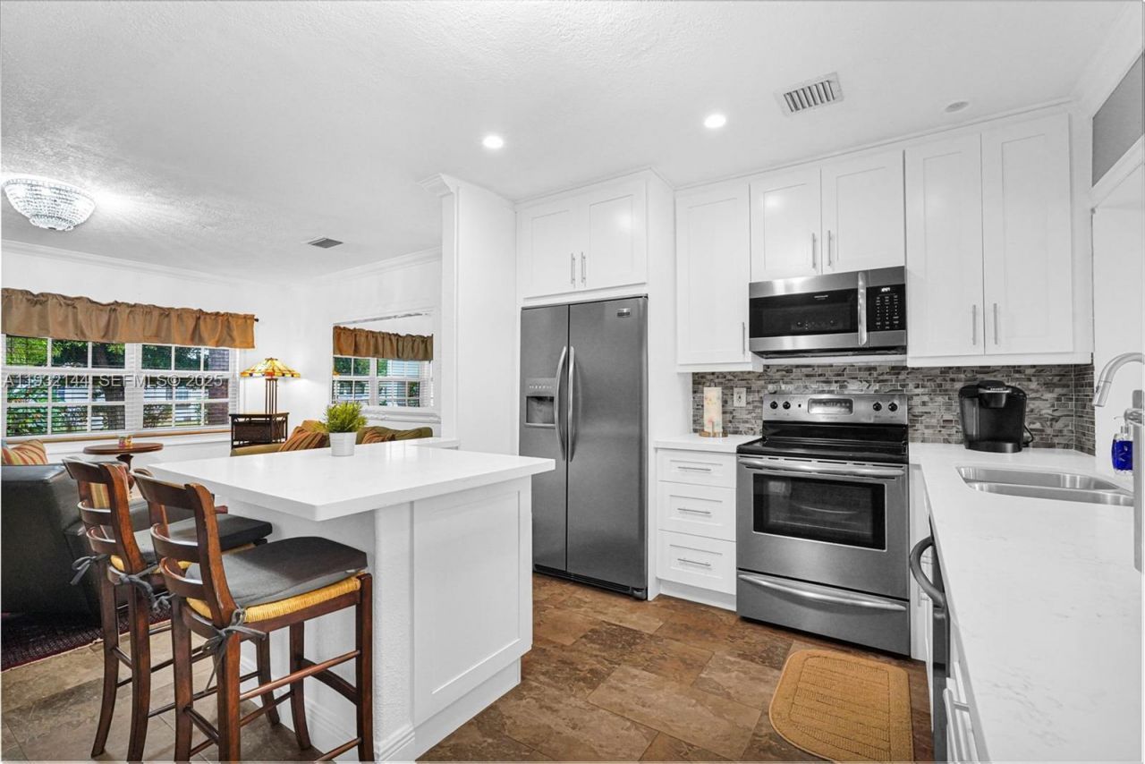 6266 SW 42nd St, South Miami, FL 33155 Photo