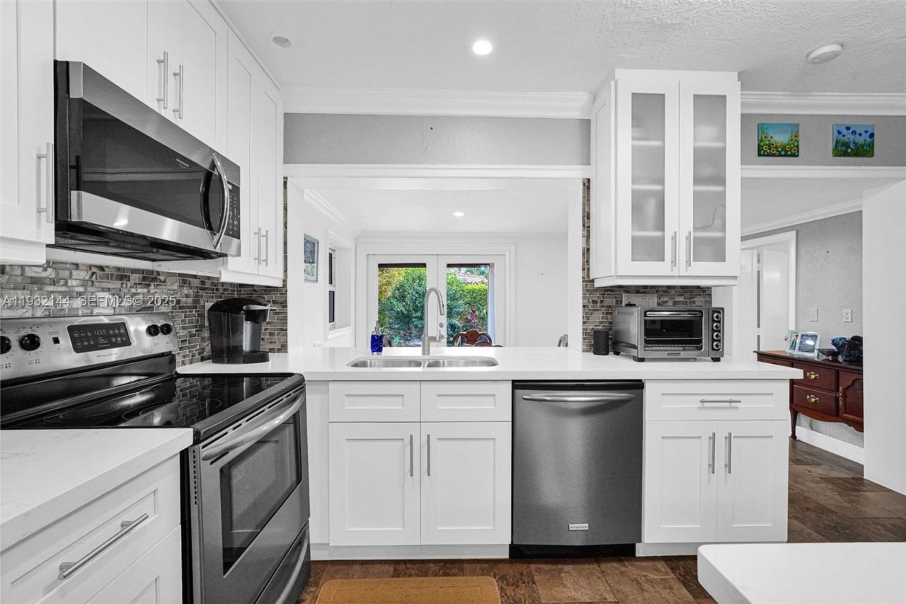 6266 SW 42nd St, South Miami, FL 33155 Photo