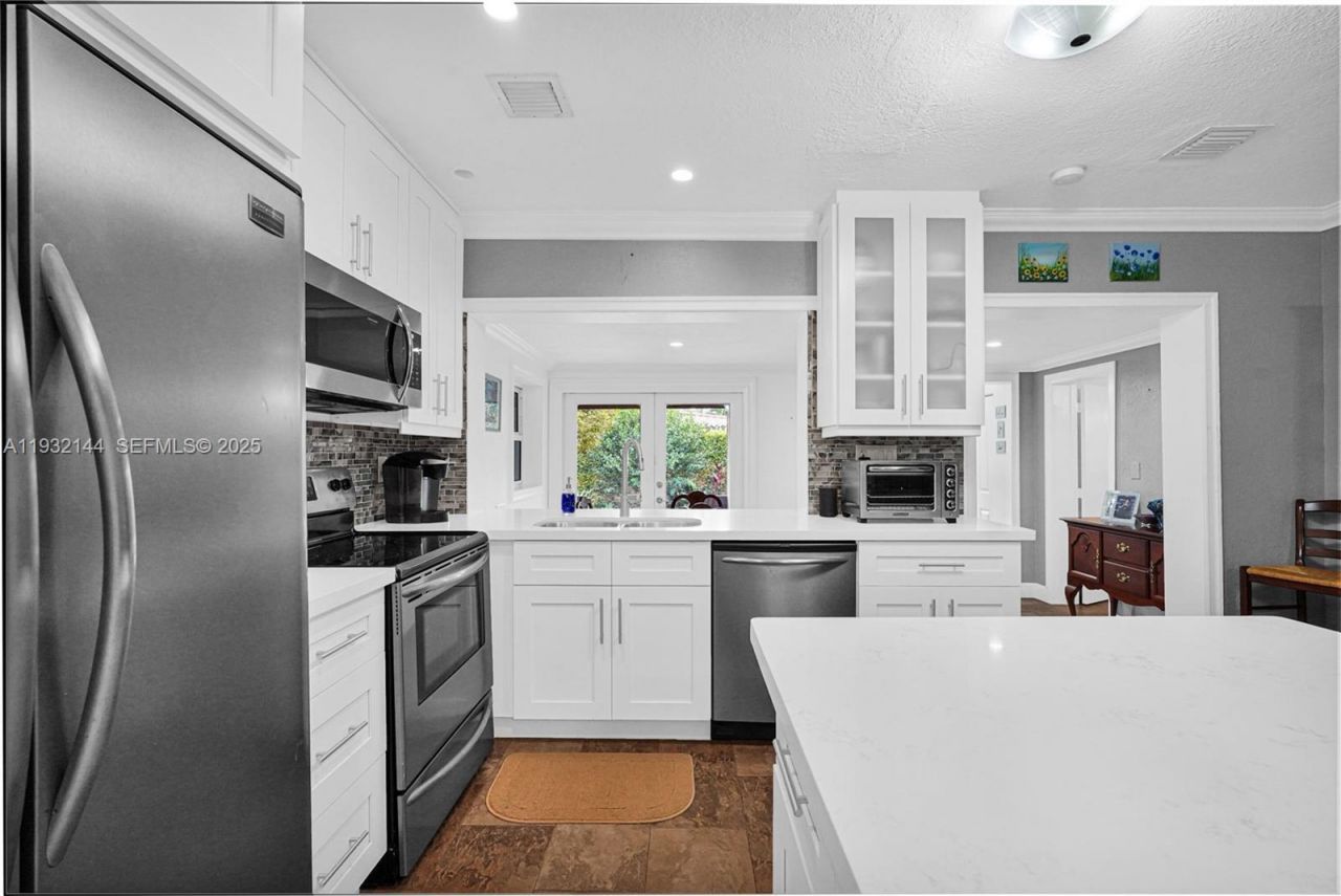 6266 SW 42nd St, South Miami, FL 33155 Photo