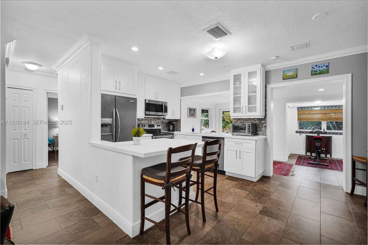 6266 SW 42nd St, South Miami, FL 33155 Photo