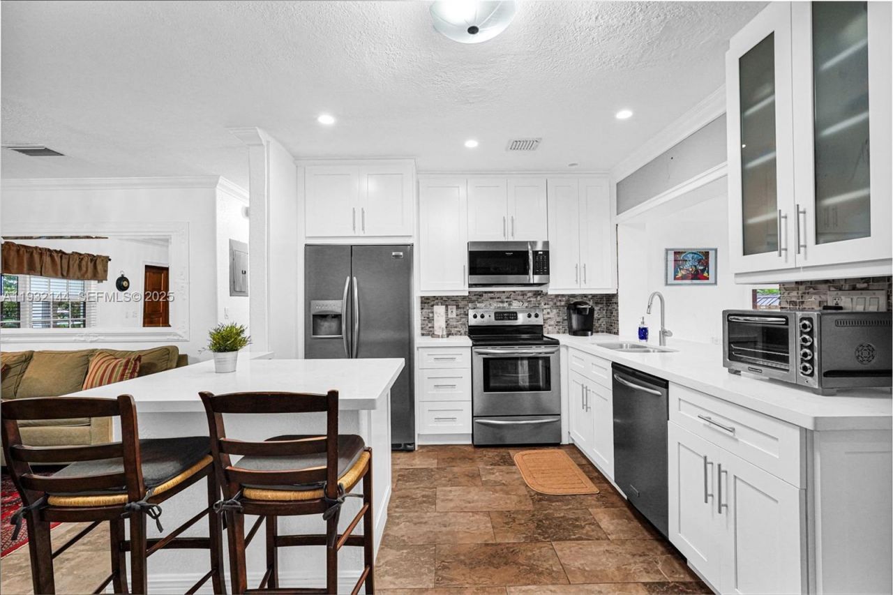 6266 SW 42nd St, South Miami, FL 33155 Photo