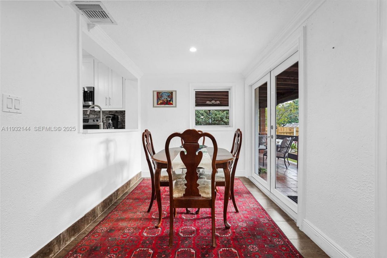 6266 SW 42nd St, South Miami, FL 33155 Photo