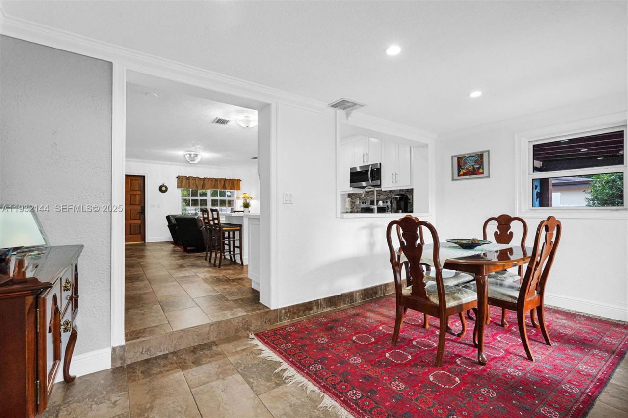 6266 SW 42nd St, South Miami, FL 33155 Photo