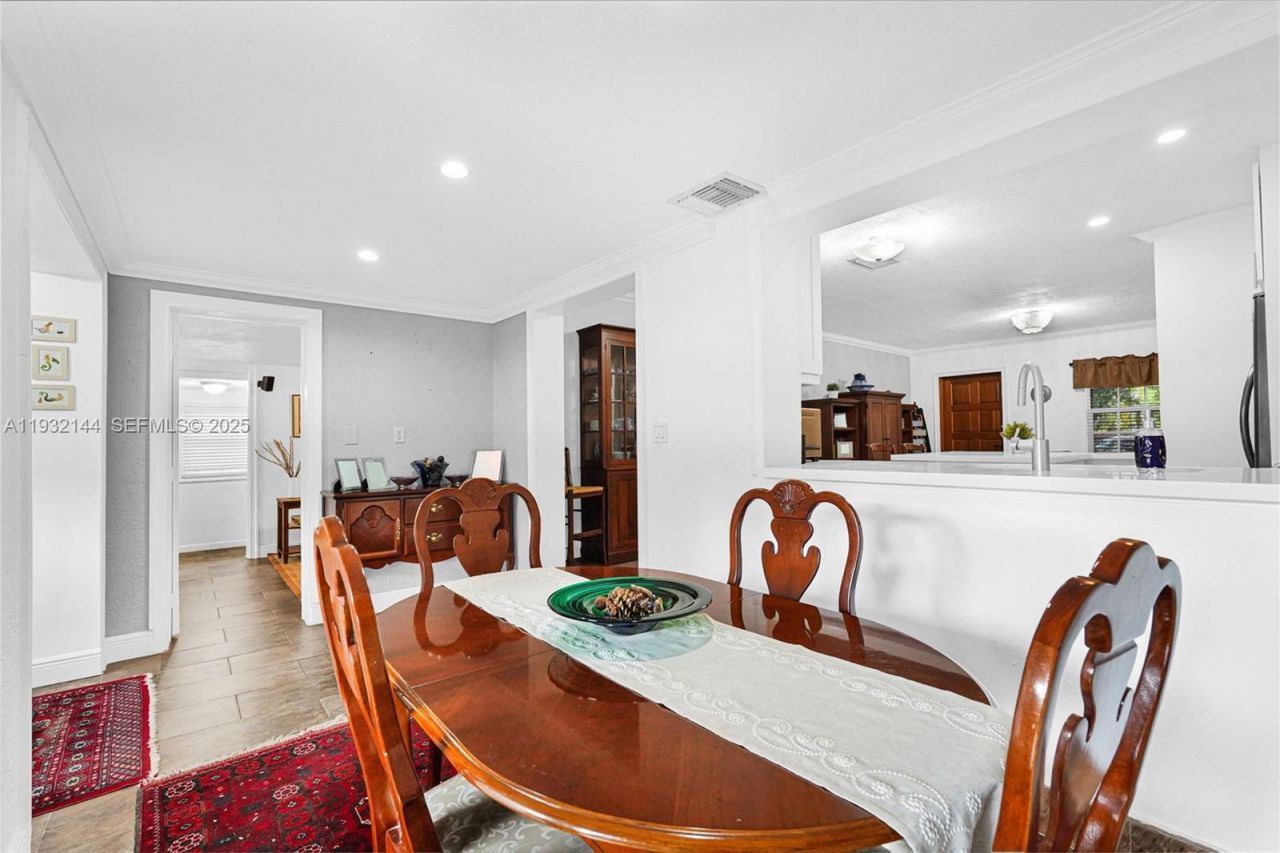 6266 SW 42nd St, South Miami, FL 33155 Photo