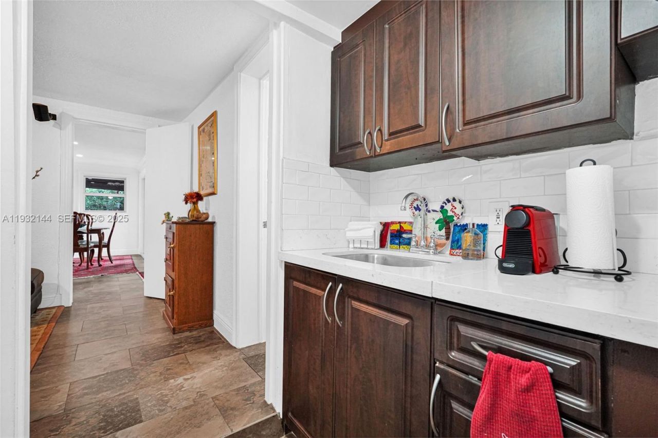 6266 SW 42nd St, South Miami, FL 33155 Photo