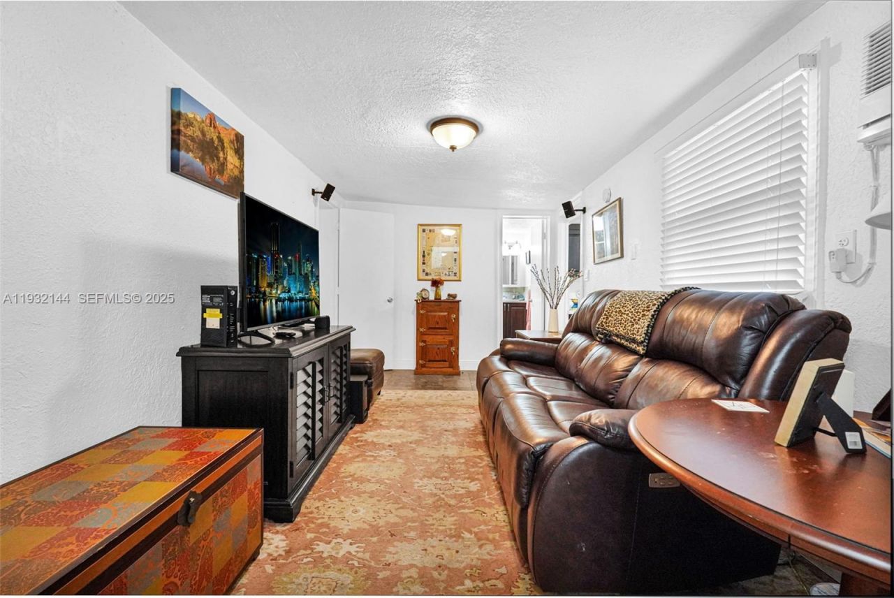 6266 SW 42nd St, South Miami, FL 33155 Photo