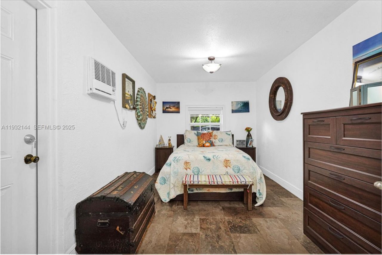 6266 SW 42nd St, South Miami, FL 33155 Photo