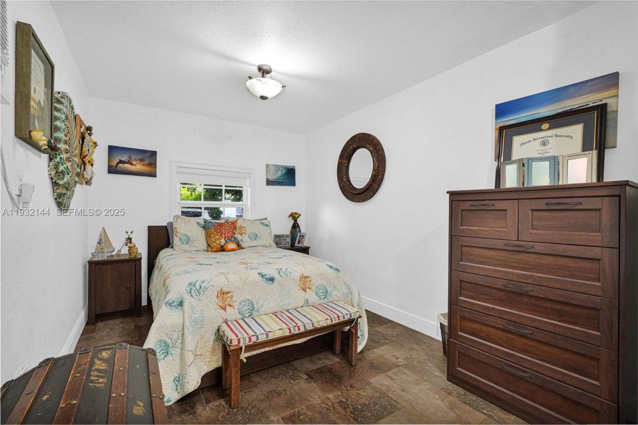 6266 SW 42nd St, South Miami, FL 33155 Photo