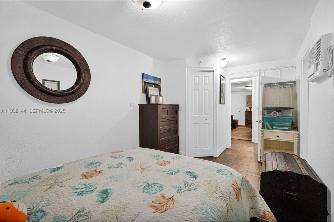 6266 SW 42nd St, South Miami, FL 33155 Photo