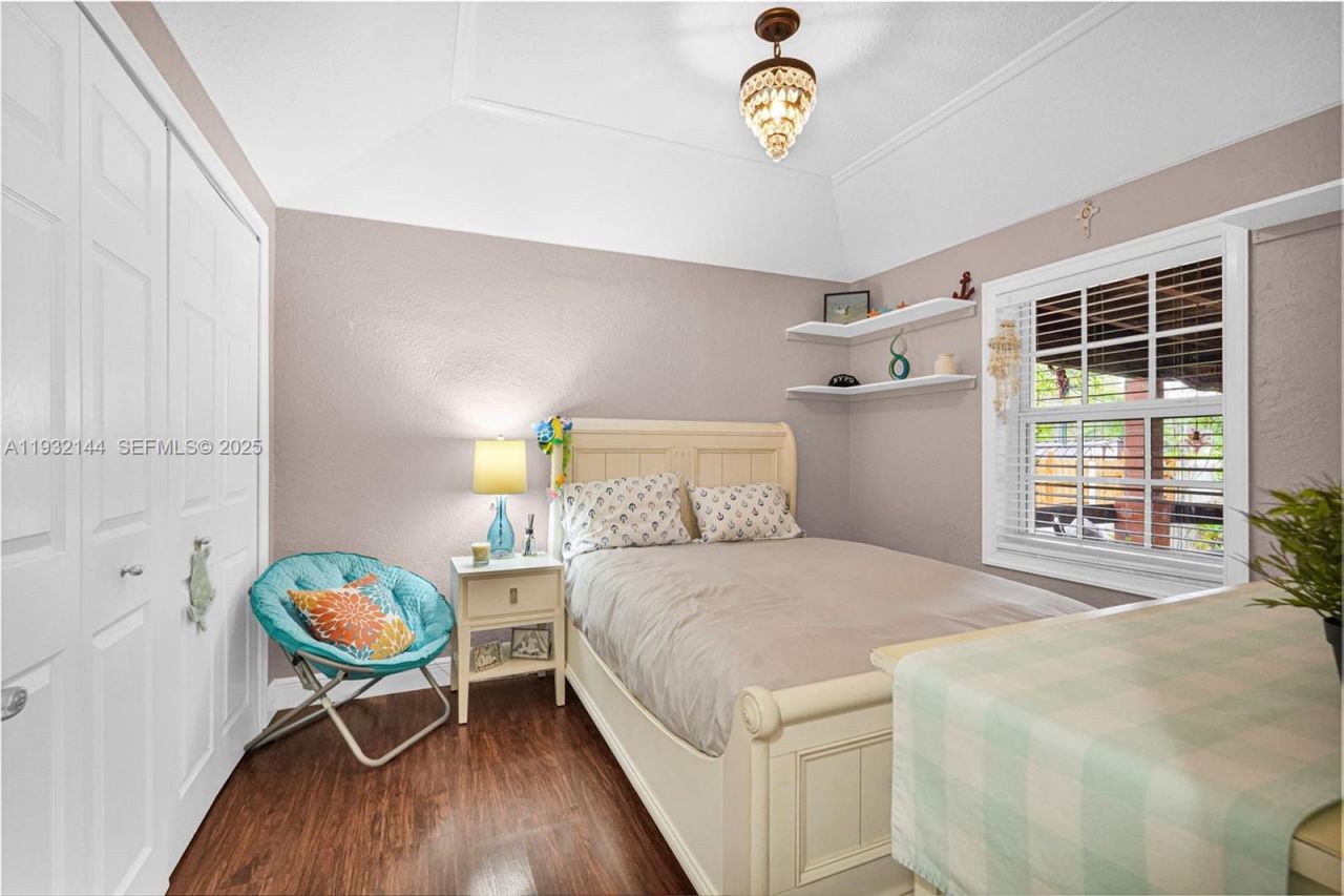 6266 SW 42nd St, South Miami, FL 33155 Photo