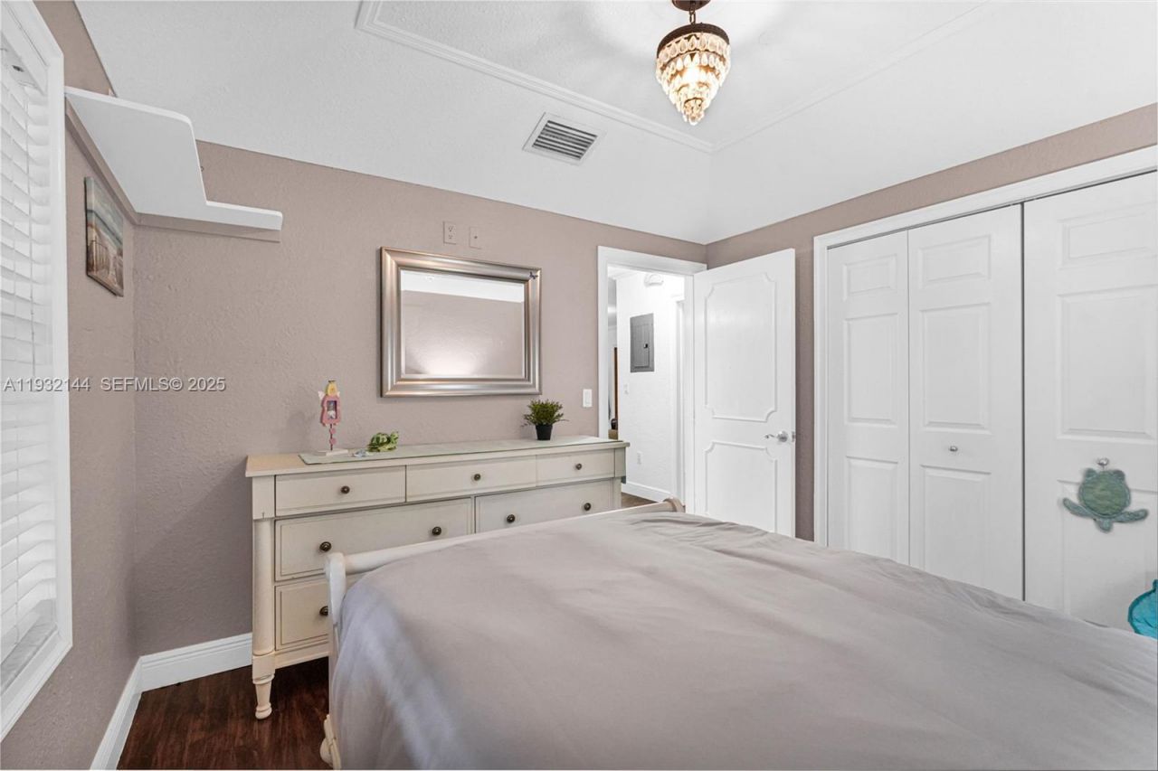 6266 SW 42nd St, South Miami, FL 33155 Photo