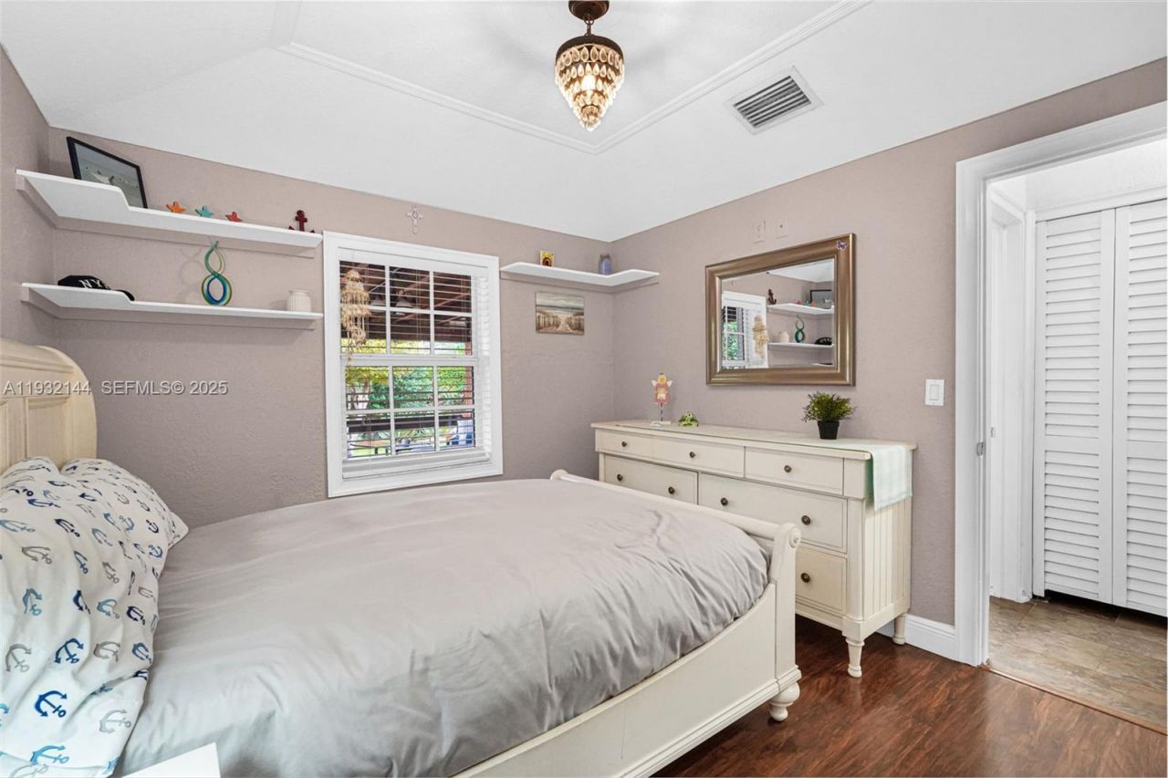 6266 SW 42nd St, South Miami, FL 33155 Photo