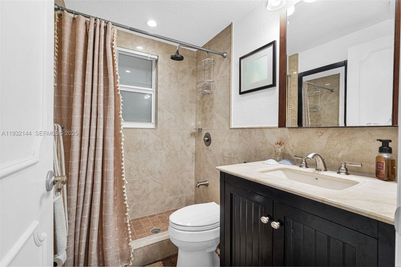 6266 SW 42nd St, South Miami, FL 33155 Photo