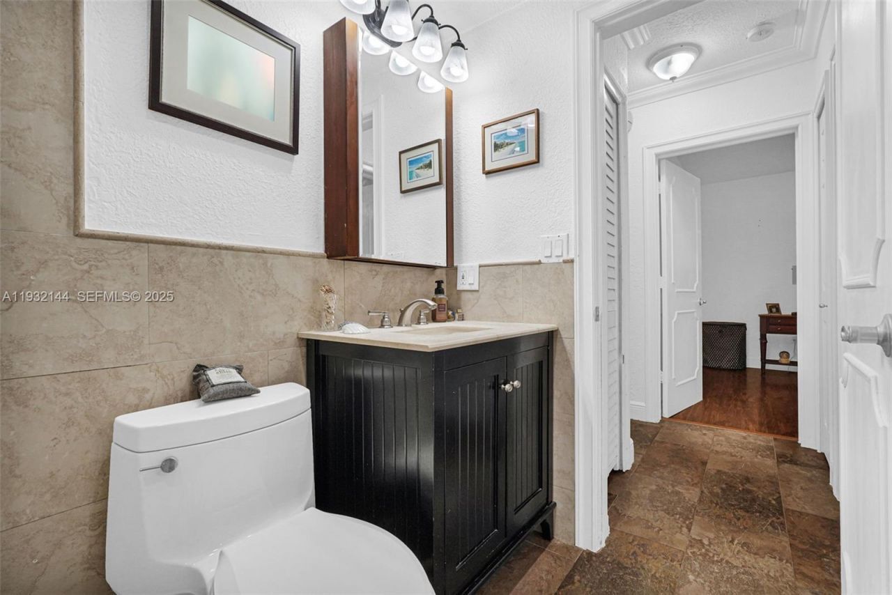 6266 SW 42nd St, South Miami, FL 33155 Photo