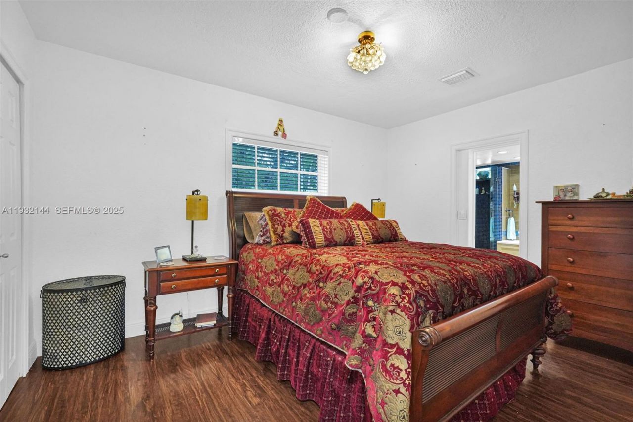 6266 SW 42nd St, South Miami, FL 33155 Photo