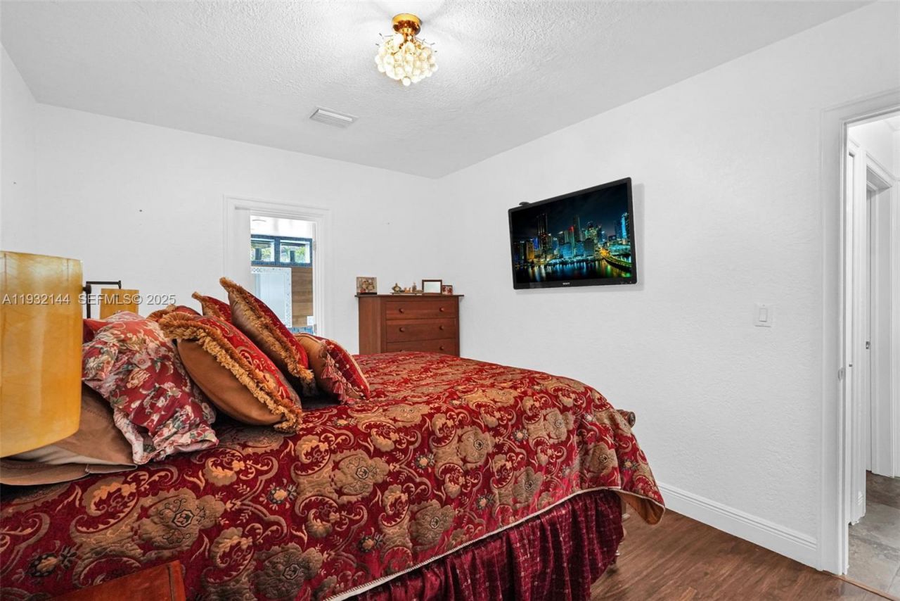 6266 SW 42nd St, South Miami, FL 33155 Photo