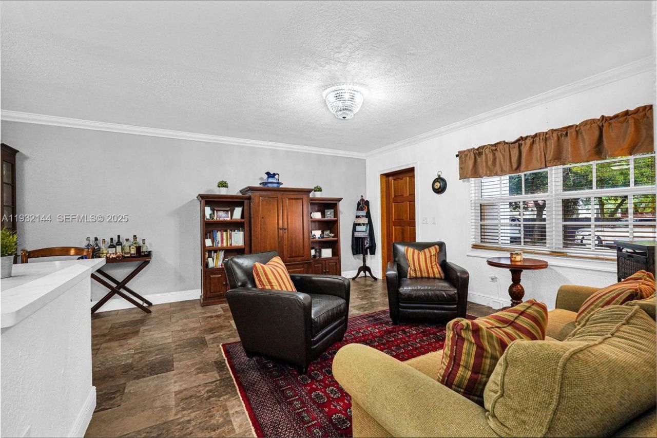 6266 SW 42nd St, South Miami, FL 33155 Photo