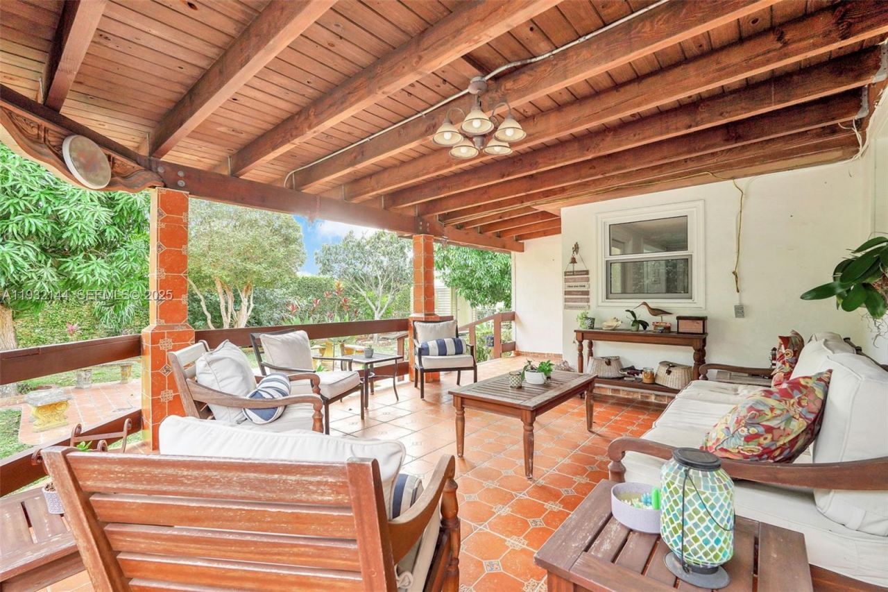 6266 SW 42nd St, South Miami, FL 33155 Photo