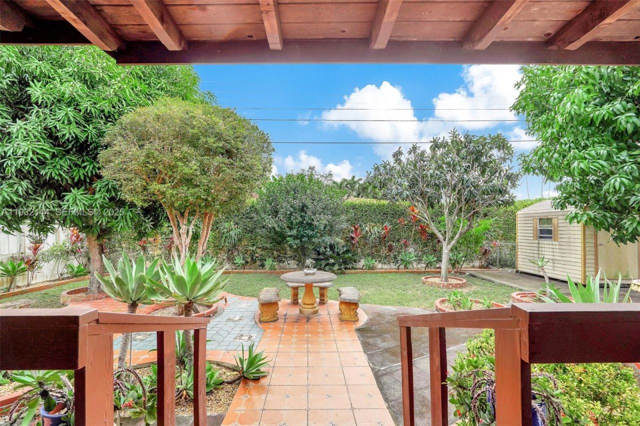 6266 SW 42nd St, South Miami, FL 33155 Photo