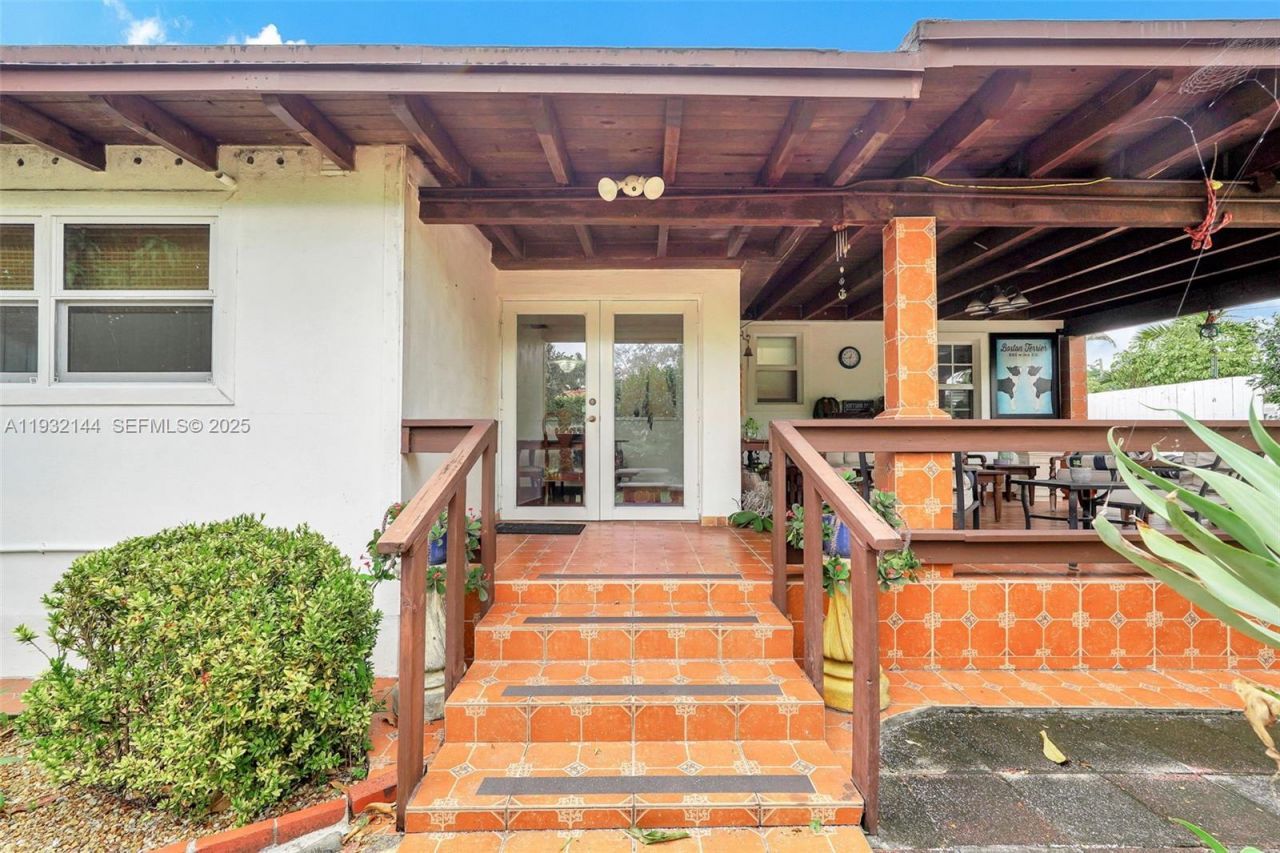 6266 SW 42nd St, South Miami, FL 33155 Photo