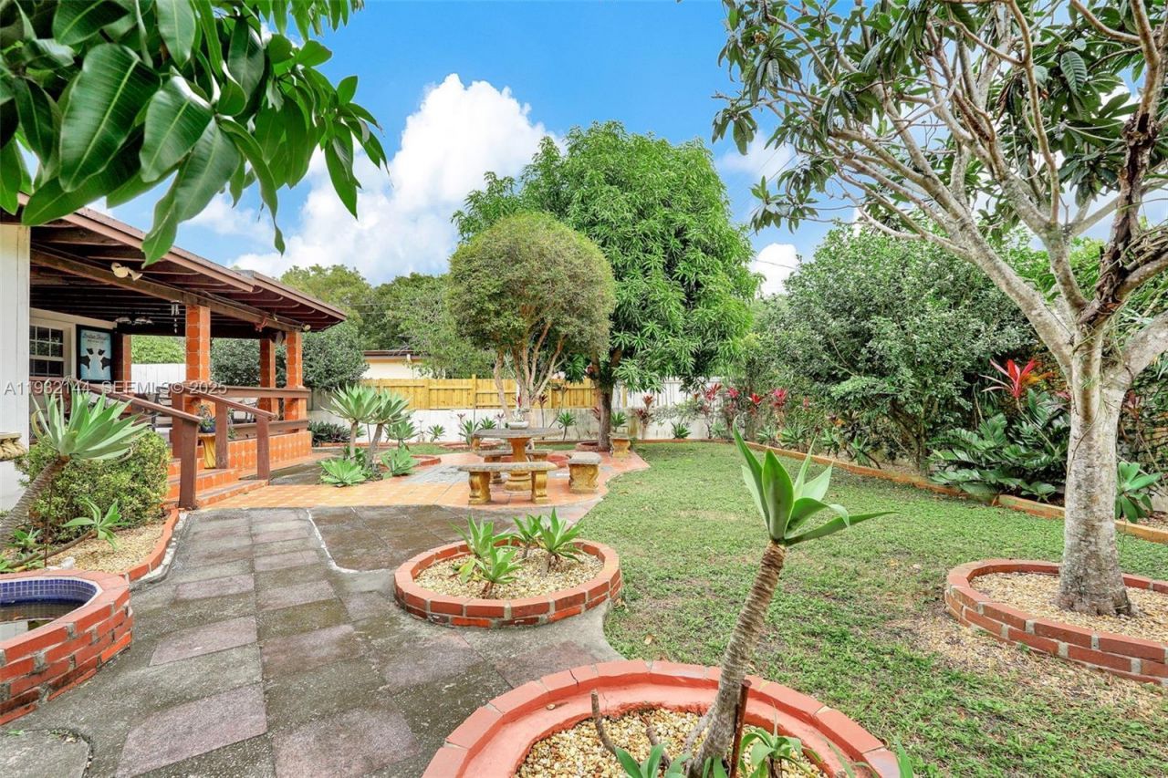 6266 SW 42nd St, South Miami, FL 33155 Photo