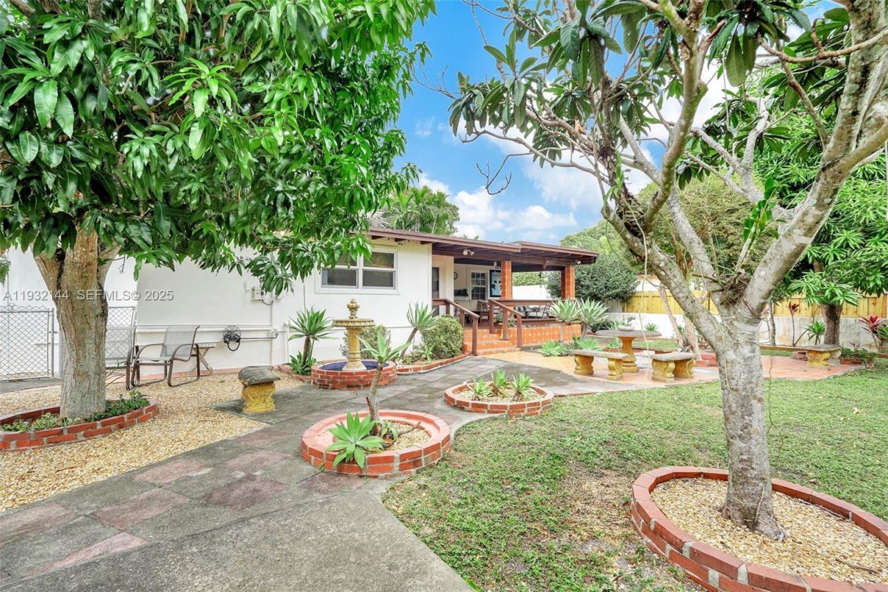 6266 SW 42nd St, South Miami, FL 33155 Photo