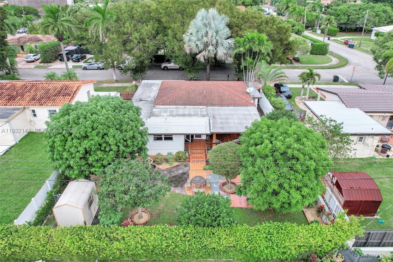 6266 SW 42nd St, South Miami, FL 33155 Photo