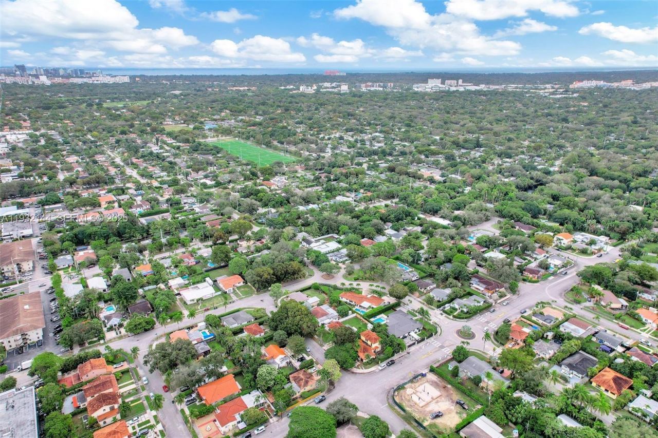 6266 SW 42nd St, South Miami, FL 33155 Photo