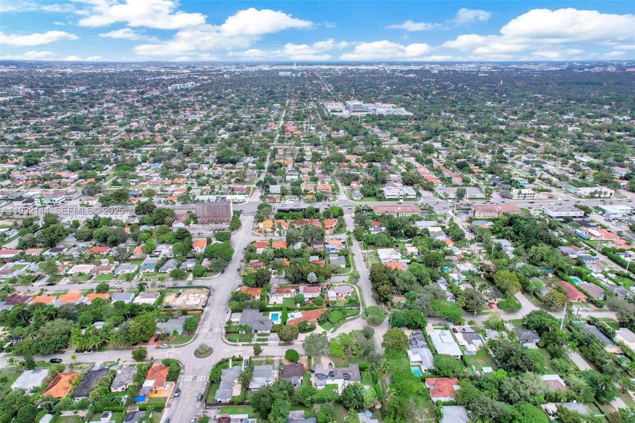 6266 SW 42nd St, South Miami, FL 33155 Photo