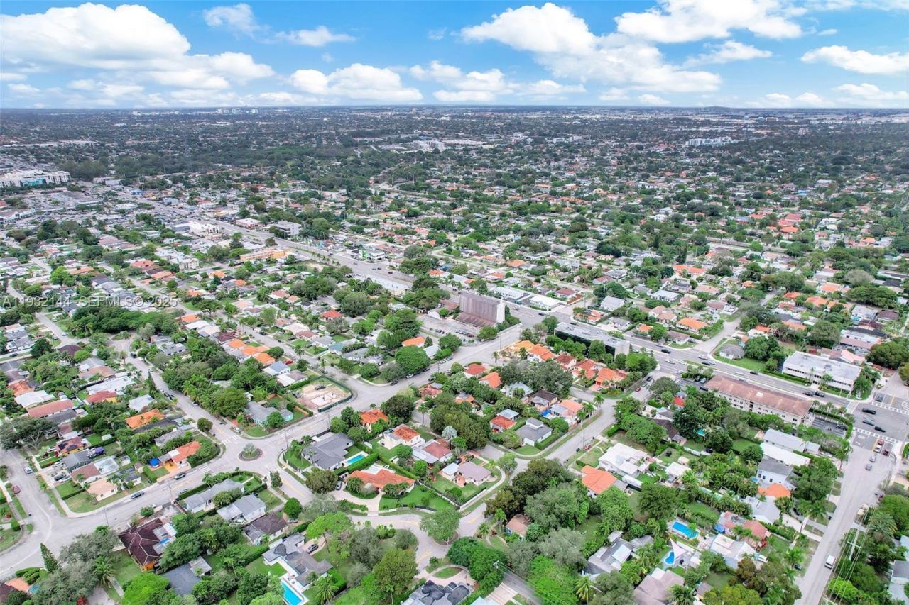 6266 SW 42nd St, South Miami, FL 33155 Photo