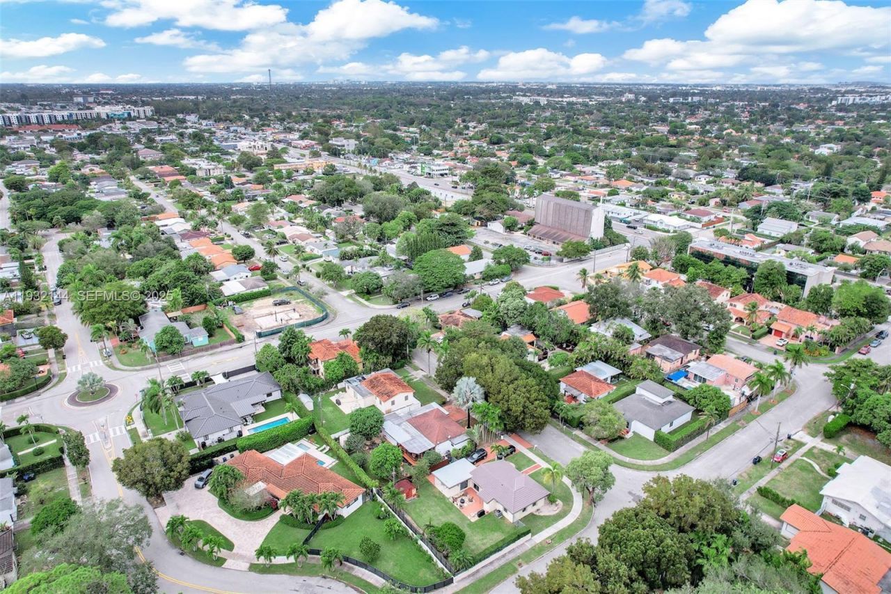6266 SW 42nd St, South Miami, FL 33155 Photo