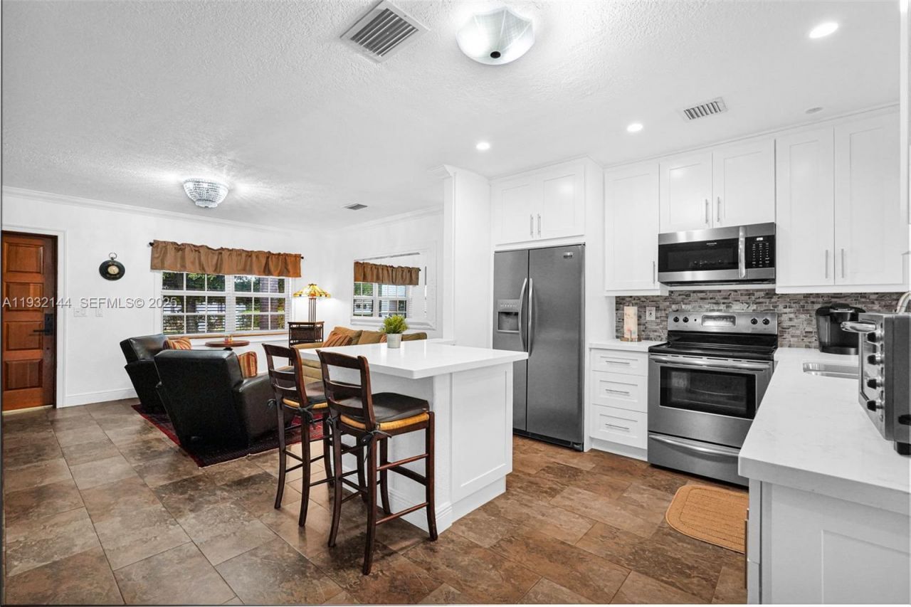 6266 SW 42nd St, South Miami, FL 33155 Photo