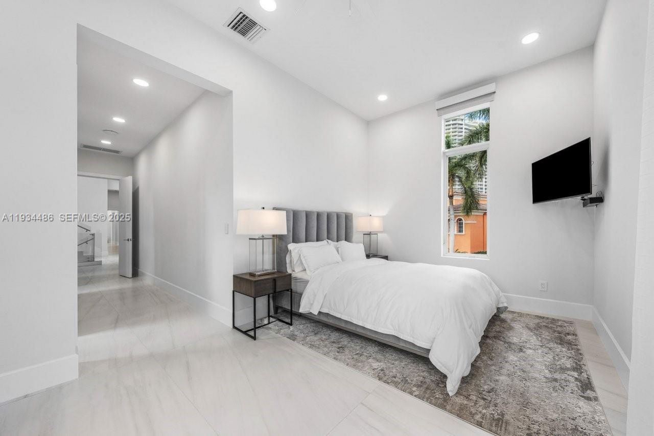 3912 Island Estates Dr, Aventura, FL 33160 Photo