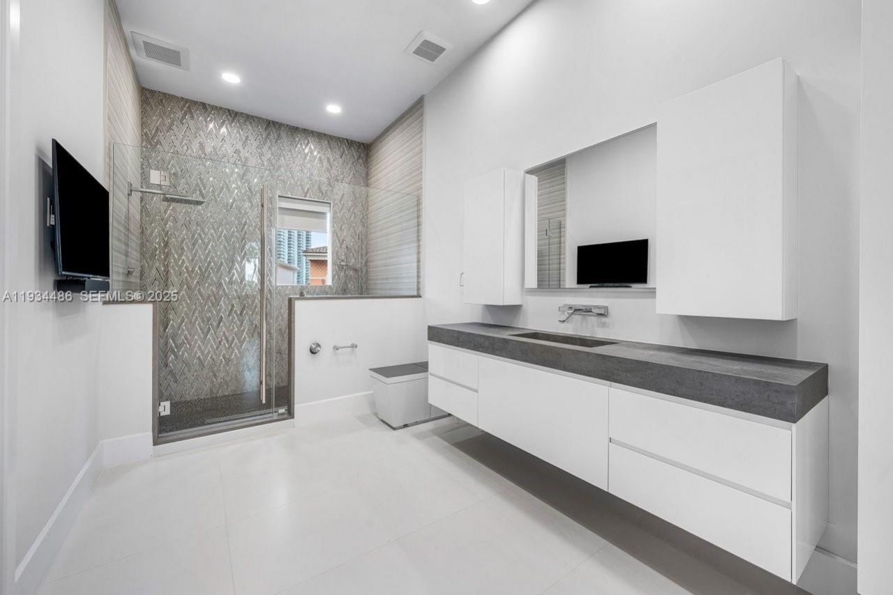 3912 Island Estates Dr, Aventura, FL 33160 Photo